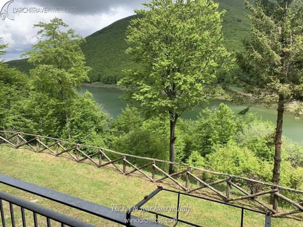 casa indipendente in vendita a Comano