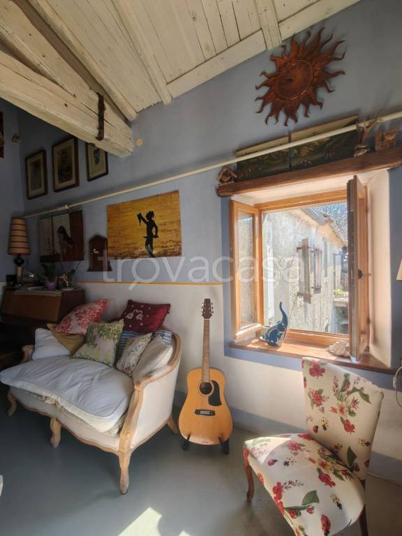 casa indipendente in vendita a Comano