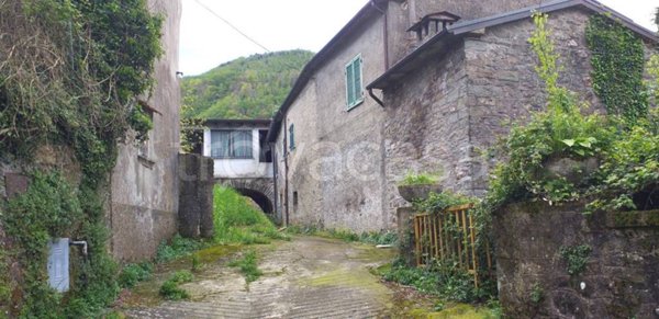 casa indipendente in vendita a Comano