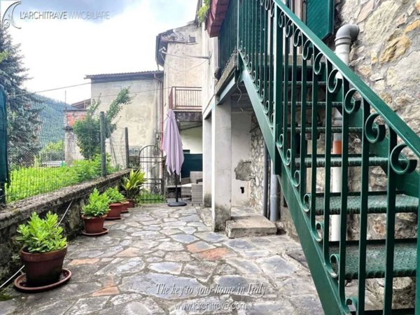 casa indipendente in vendita a Comano