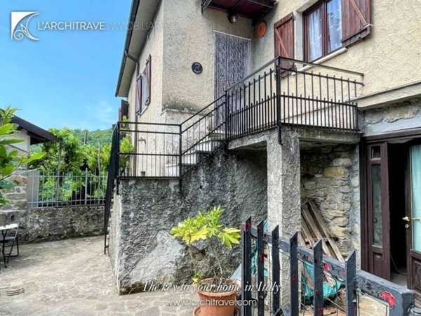 casa indipendente in vendita a Comano