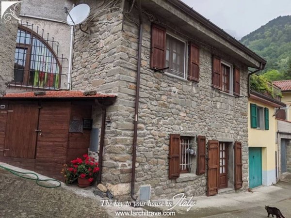 casa indipendente in vendita a Comano