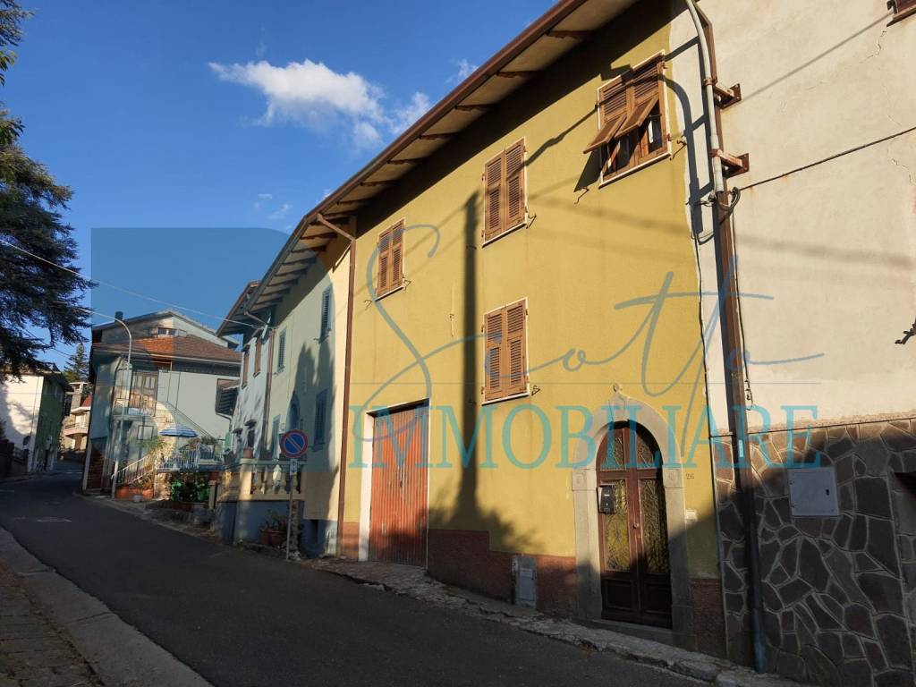 casa indipendente in vendita a Comano