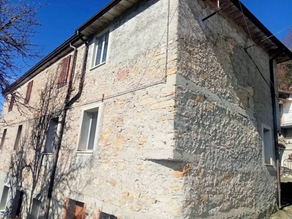 casa semindipendente in vendita a Comano