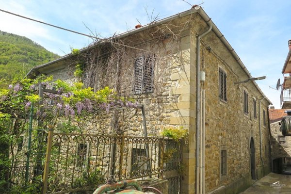 casa indipendente in vendita a Comano