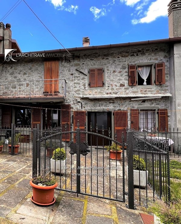 casa indipendente in vendita a Comano