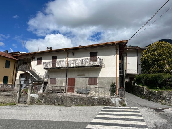 casa indipendente in vendita a Comano