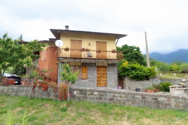 casa indipendente in vendita a Comano