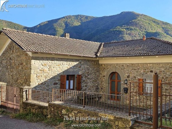 casa indipendente in vendita a Comano