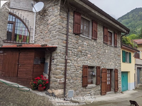 casa indipendente in vendita a Comano