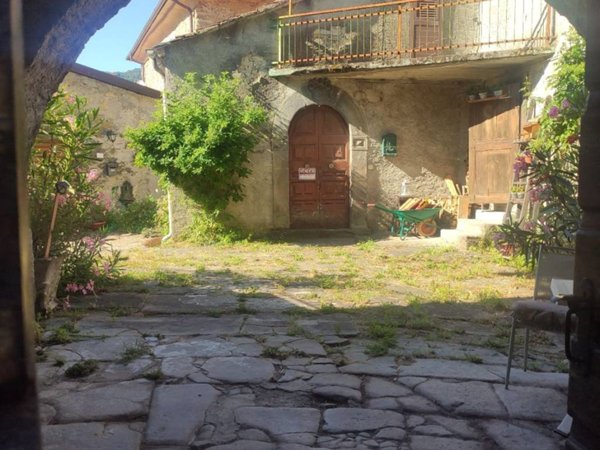 casa indipendente in vendita a Comano