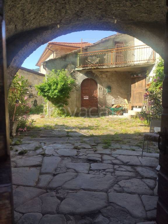 casa indipendente in vendita a Comano