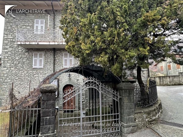 casa indipendente in vendita a Comano