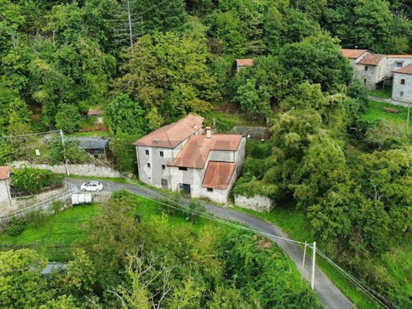 casa indipendente in vendita a Comano
