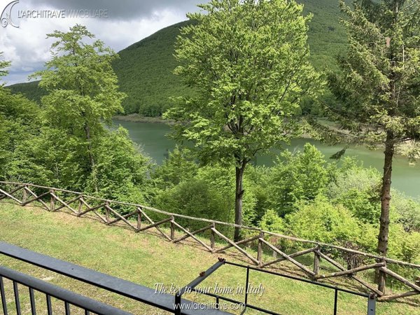 casa indipendente in vendita a Comano