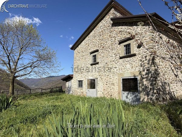 casa indipendente in vendita a Comano