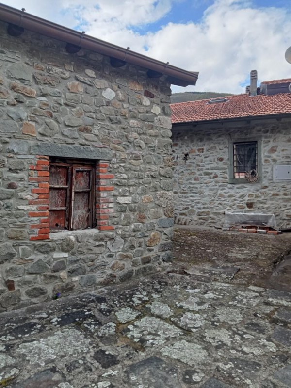 intera palazzina in vendita a Comano
