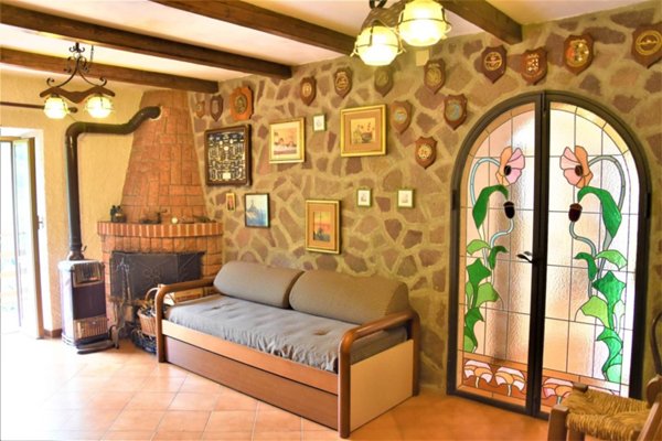 casa indipendente in vendita a Comano