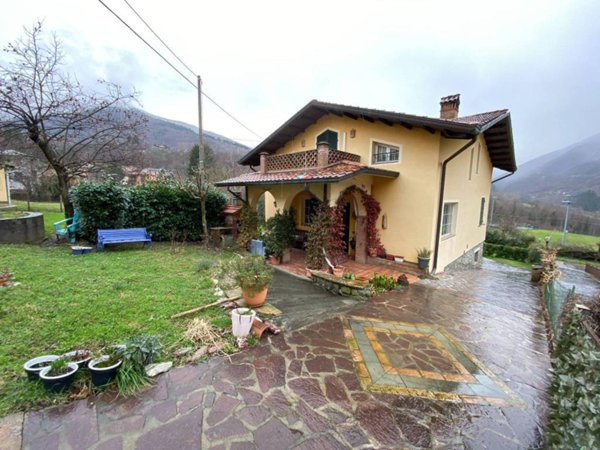 casa indipendente in vendita a Comano
