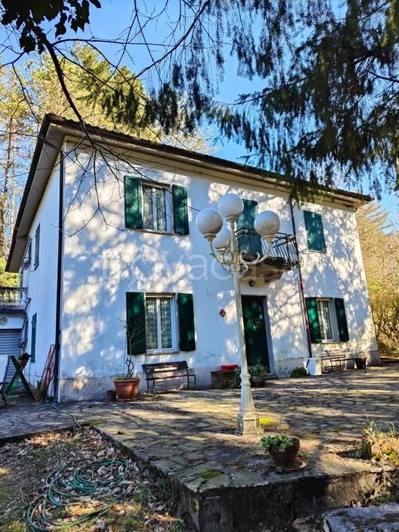 casa indipendente in vendita a Comano