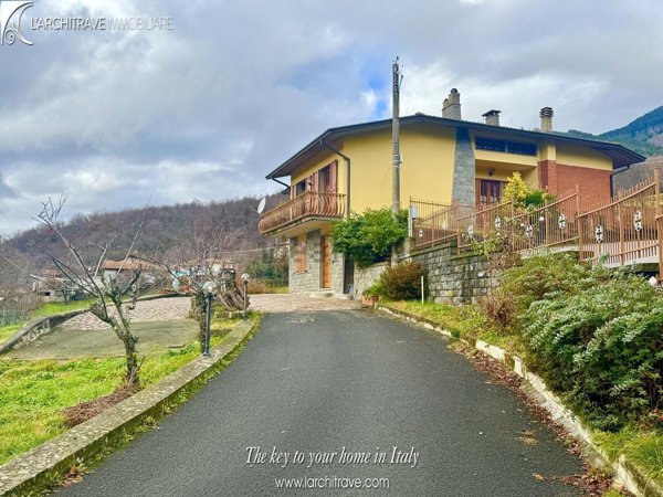casa indipendente in vendita a Comano