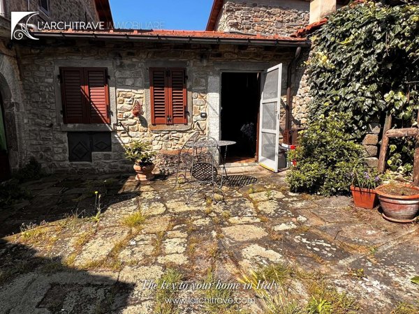 casa indipendente in vendita a Comano
