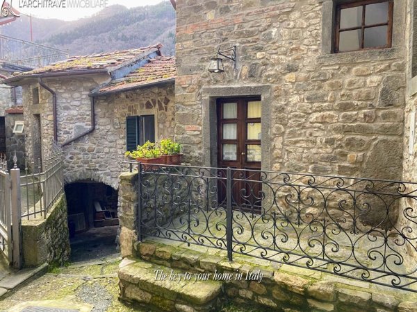 casa indipendente in vendita a Comano