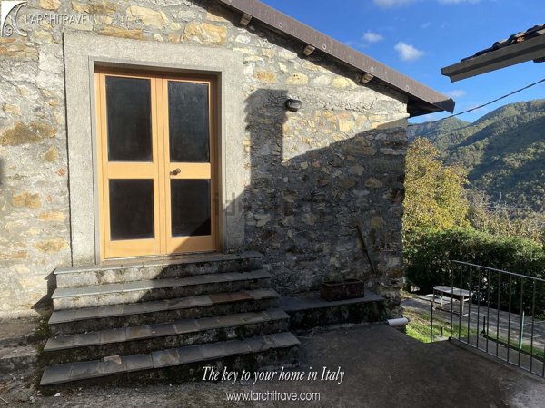 casa indipendente in vendita a Comano