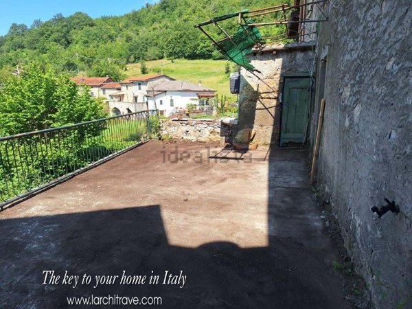 casa indipendente in vendita a Comano