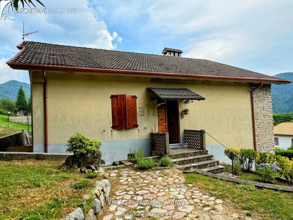 casa indipendente in vendita a Comano