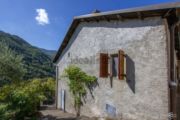 casale in vendita a Comano