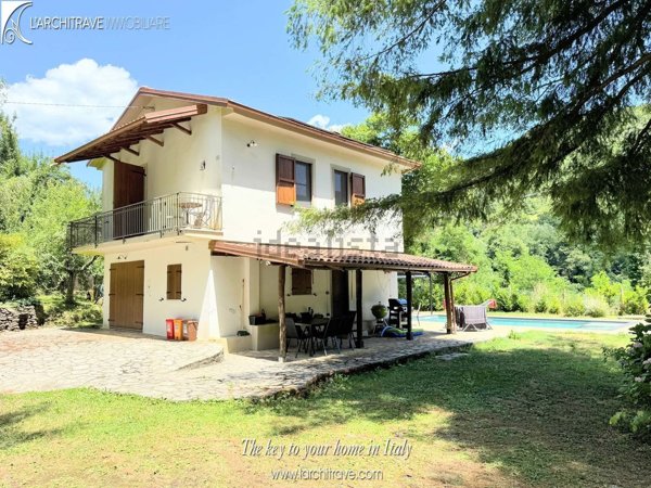 casa indipendente in vendita a Comano