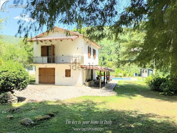 casa indipendente in vendita a Comano