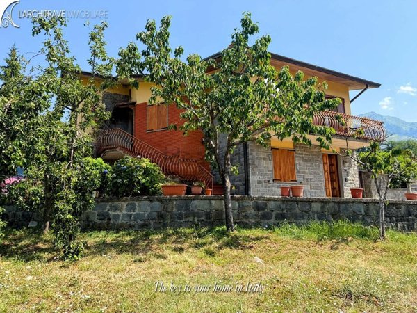 casa indipendente in vendita a Comano