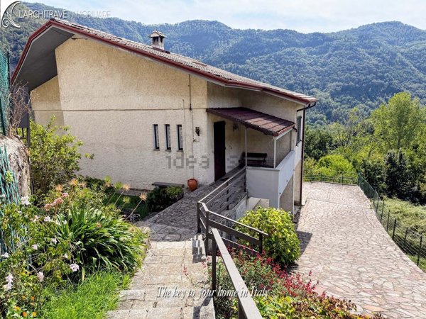 casa indipendente in vendita a Comano