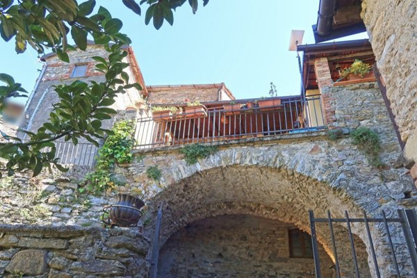 casa indipendente in vendita a Comano