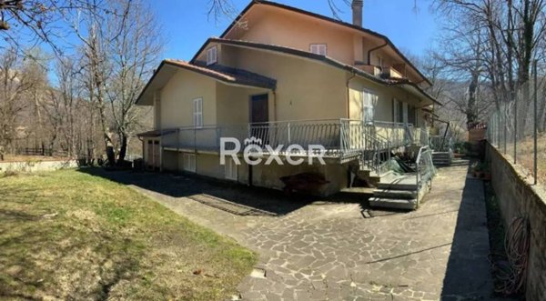 casa indipendente in vendita a Comano