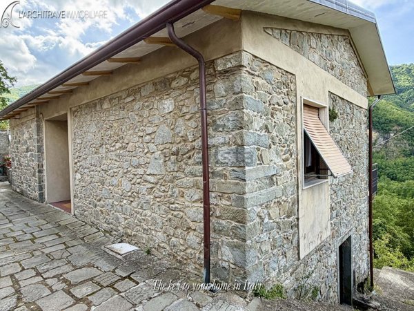 casa semindipendente in vendita a Comano