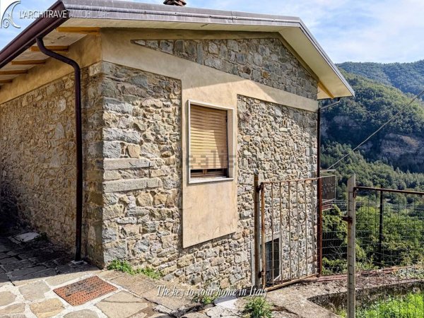 casa indipendente in vendita a Comano