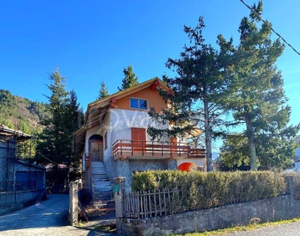 casa indipendente in vendita a Comano