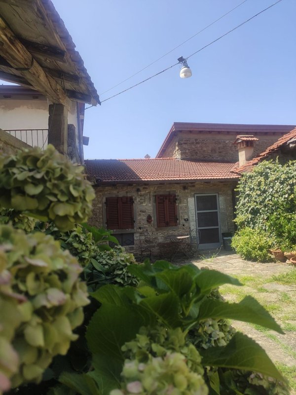 casa indipendente in vendita a Comano