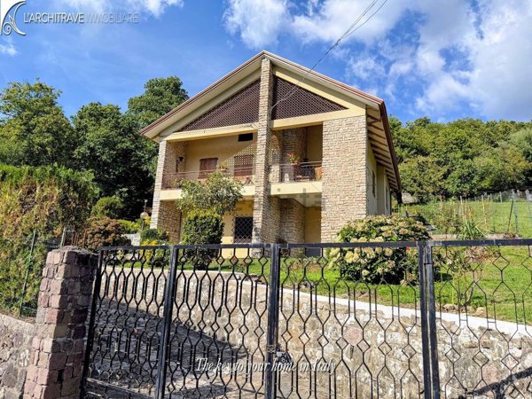 casa indipendente in vendita a Comano
