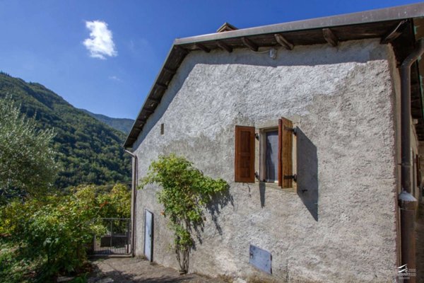 casa indipendente in vendita a Comano