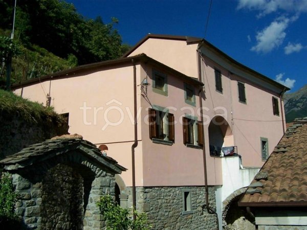 casa indipendente in vendita a Filattiera in zona Caprio