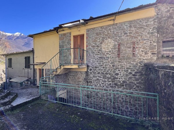 appartamento in vendita a Filattiera in zona Caprio