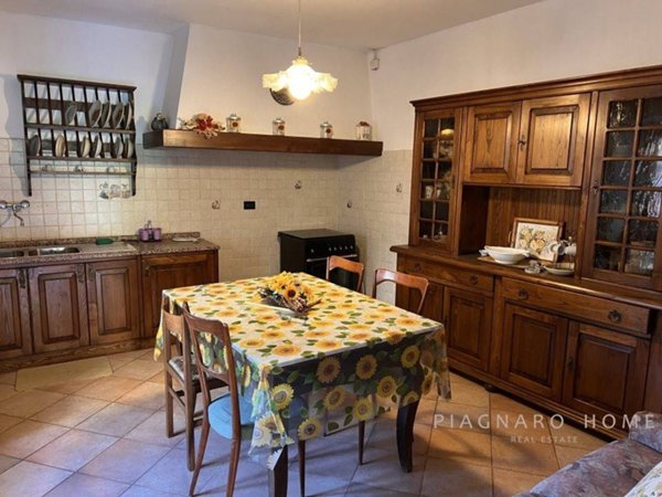 casa indipendente in vendita a Filattiera in zona Caprio