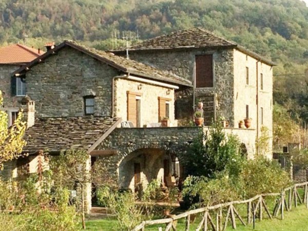 casa indipendente in vendita a Filattiera in zona Caprio