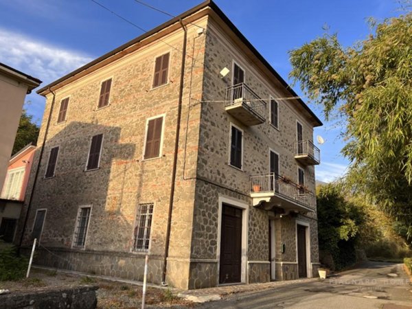 casa indipendente in vendita a Filattiera in zona Caprio