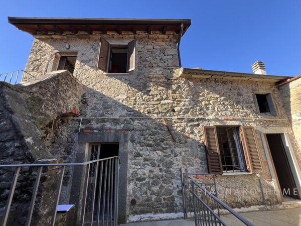 casa indipendente in vendita a Filattiera in zona Caprio