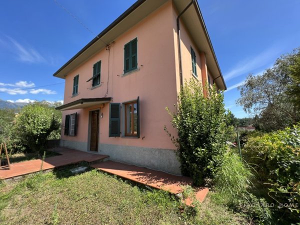 casa indipendente in vendita a Filattiera in zona Caprio